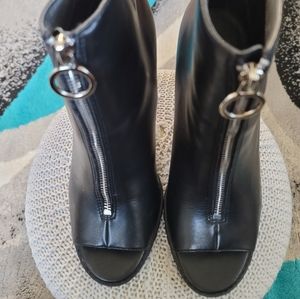 Ankle boots worn once